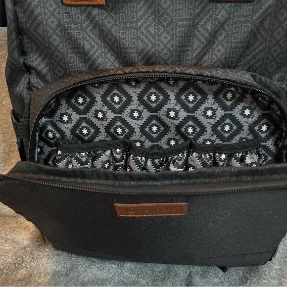 Monbebe Diaper Backpack with Bassinet Changing Station - Picture 11 of 13